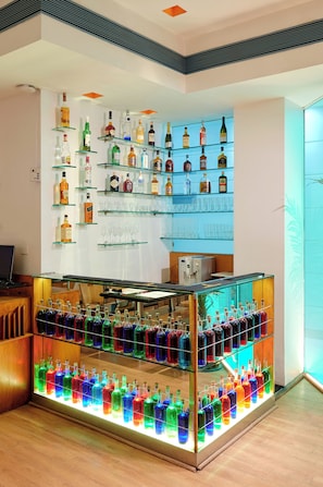 Breakfast, lunch and dinner served - The Gordon House Hotel (Mumbai)