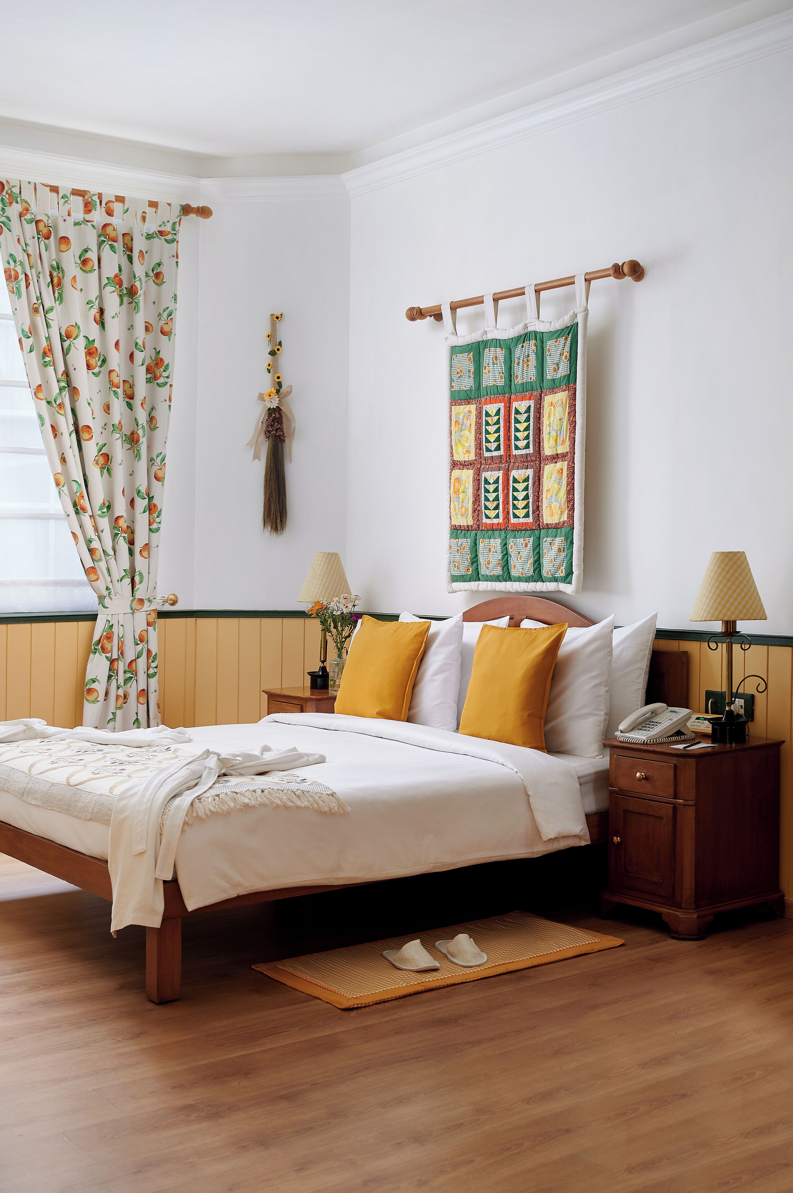 Photo - The Gordon House Hotel - Near Gateway Of India