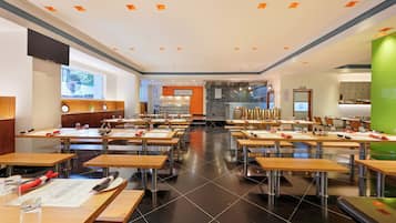 Ze serveren er ontbijt, lunch en diner