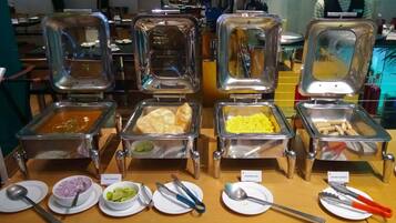 Free daily buffet breakfast