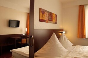 Premium bedding, pillow-top beds, in-room safe, desk - Haus Sparkuhl Hotel Garni (Hannover)