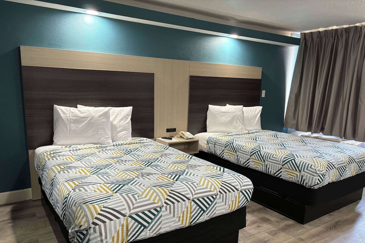 Skrivebord, strykejern/-brett, wi-fi (inkludert) og sengetøy