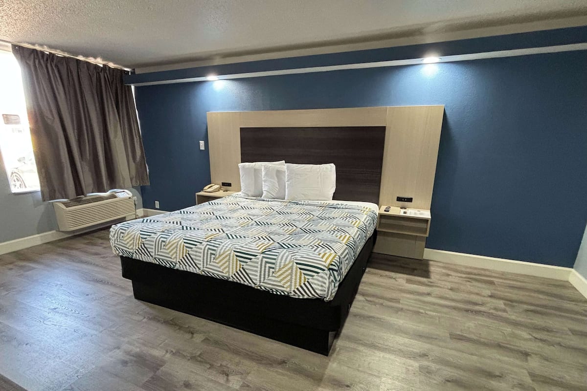 Skrivebord, strykejern/-brett, wi-fi (inkludert) og sengetøy