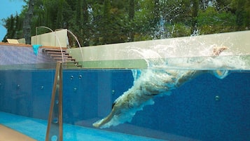 2 outdoor pools, pool umbrellas, sun loungers