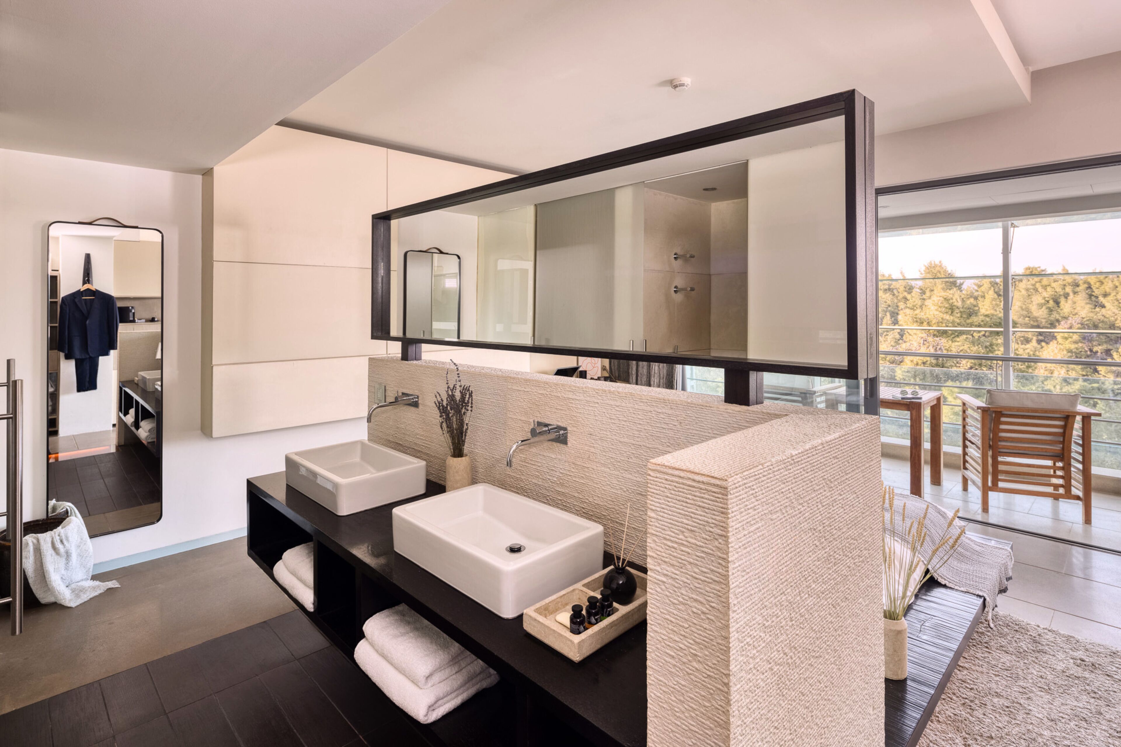 executive room, mountain view | bathroom | free toiletries, hair dryer, bathrobes, towels