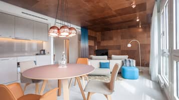 Superior-Suite, 1 Schlafzimmer, KĂŒche | Essbereich im Zimmer