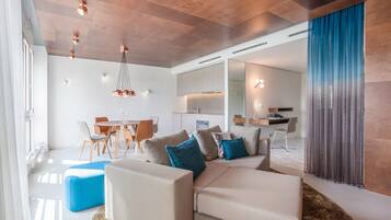 Microondas, cafetera/tetera, tetera/pava eléctrica, tostadora