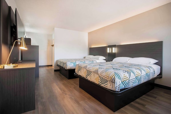 Free WiFi, bed sheets, alarm clocks - Motel 6 Bend, OR (Bend)