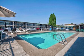 Seasonal outdoor pool