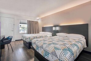 Free WiFi, bed sheets, alarm clocks - Motel 6 Bend, OR (Bend)