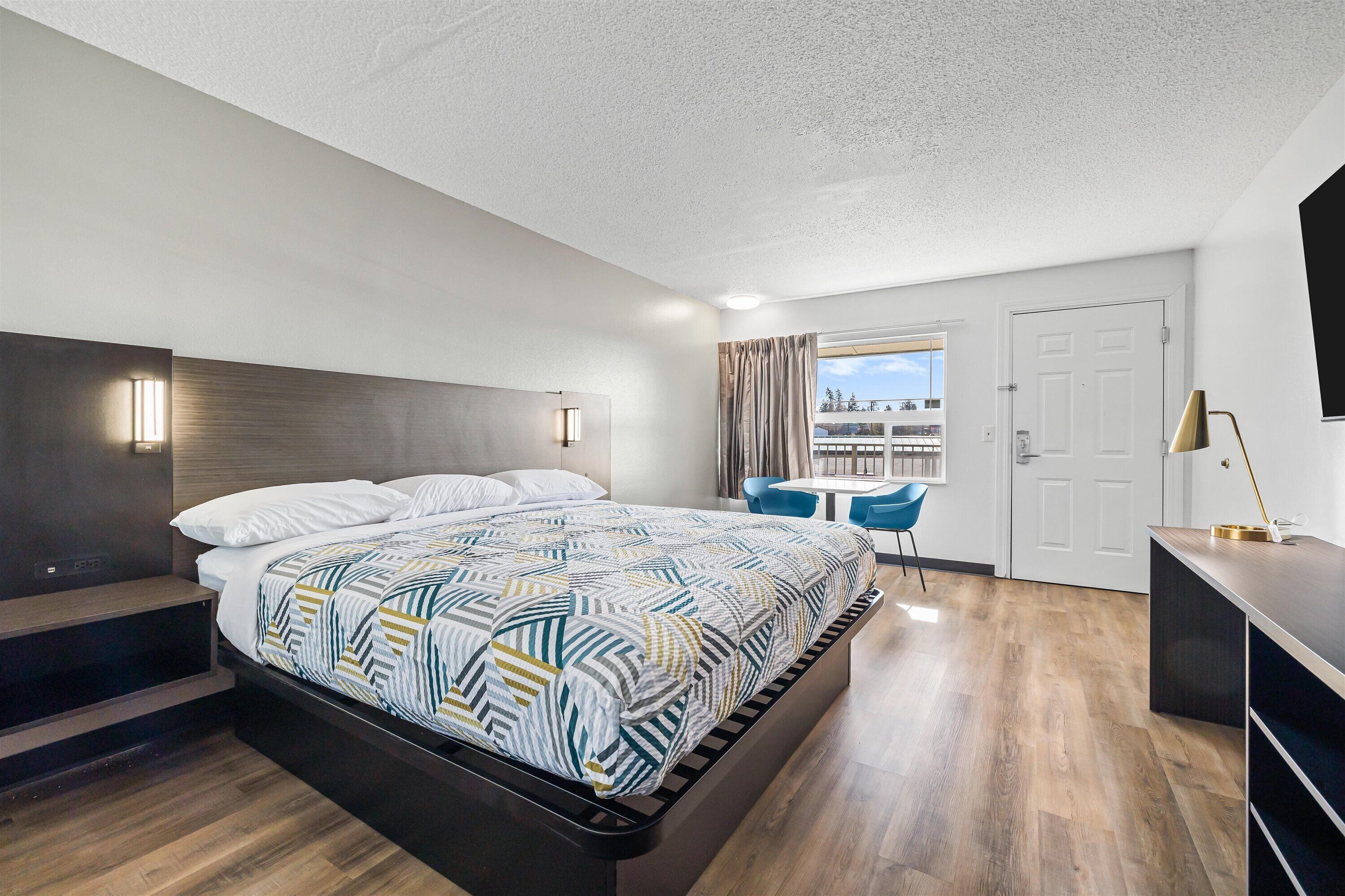 WiFi (free), alarm clocks, bed sheets