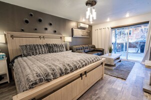 TMI Junior Suite | Premium bedding, blackout drapes, free WiFi, bed sheets