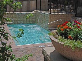 室外 SPA 浴池