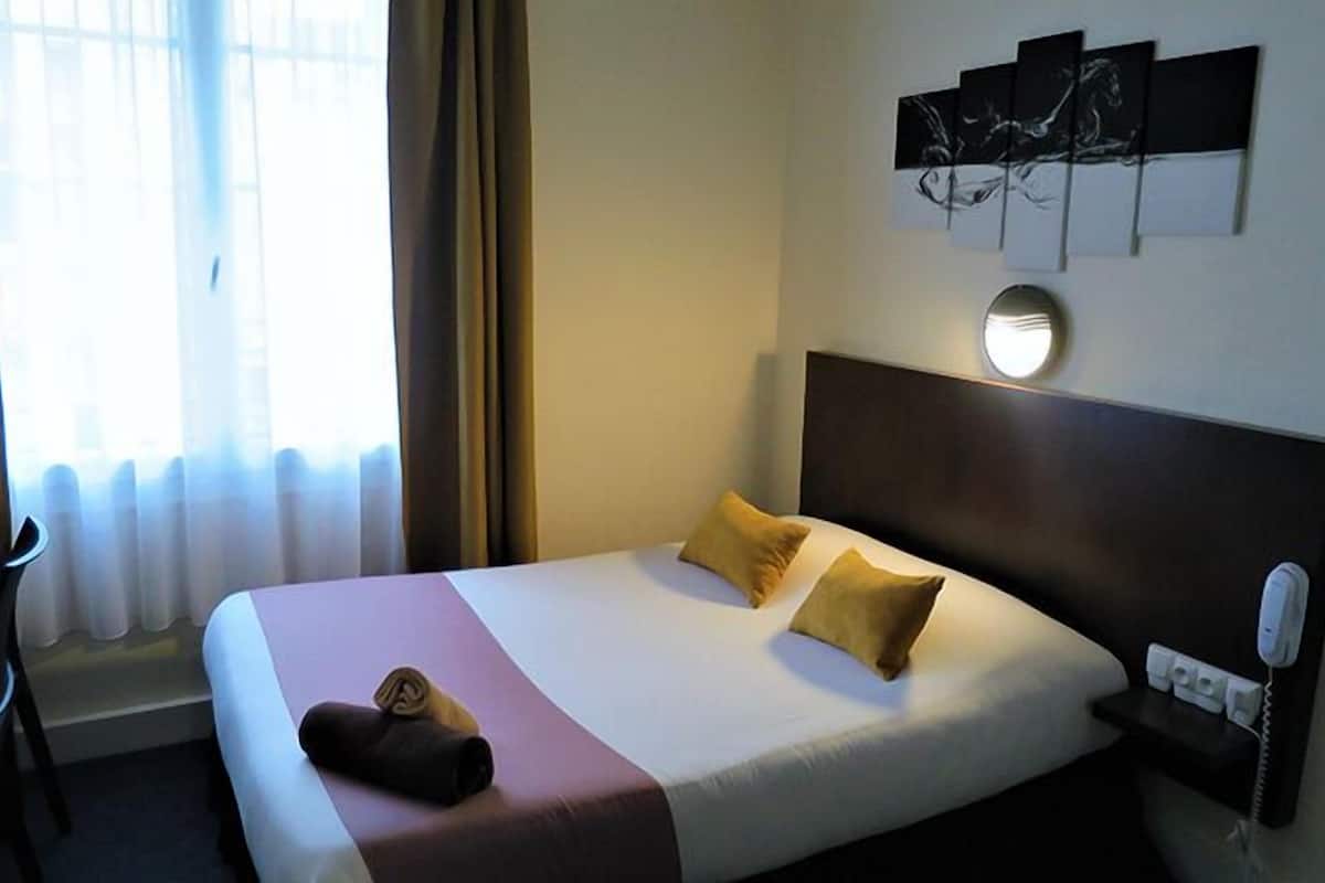 Klassieke driepersoonskamer, kamers met tussendeur | Italiaanse Frette-lakens, luxe beddengoed, individueel gedecoreerd