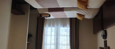 三人房 | 意大利 Frette 床單、高級寢具、獨特設計、書桌