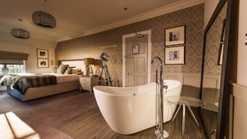 Superior Room, 1 King Bed | In-room safe, desk, iron/ironing board, free cribs/infant beds