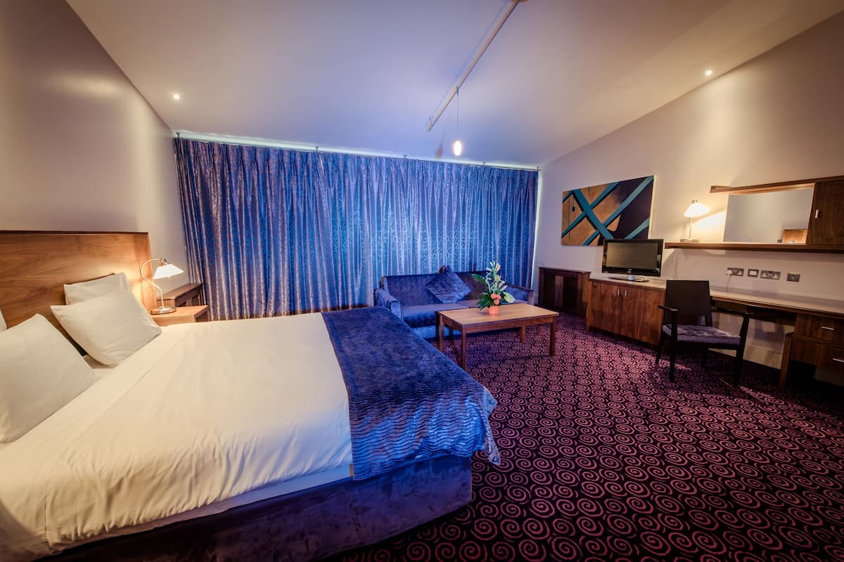 Premium bedding, in-room safe, desk, blackout drapes