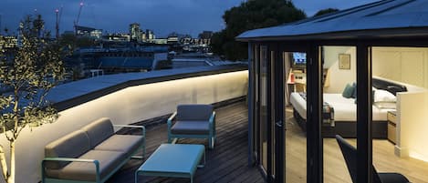 Eenvoudige kamer, 1 kingsize bed (Rooftop Deluxe) | Lakens van Egyptisch katoen, luxe beddengoed, een kluis op de kamer