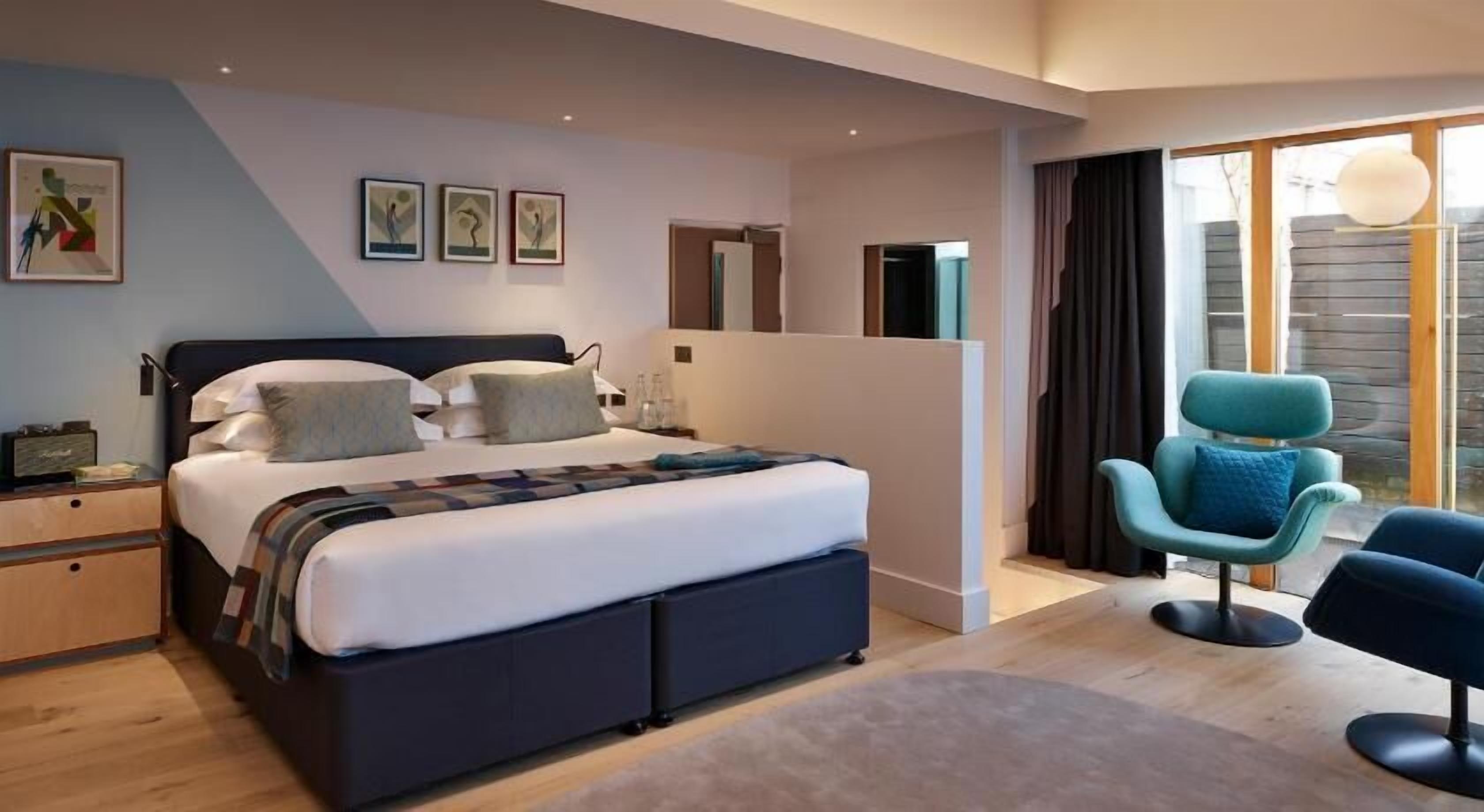 Egyptian cotton sheets, premium bedding, in-room safe