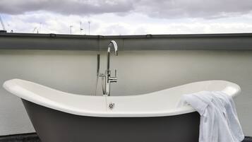 Basic-Zimmer, 1 King-Bett (Rooftop Deluxe) | Terrasse/Patio