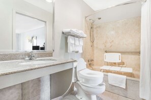 Combined shower/bathtub, free toiletries, hair dryer, towels