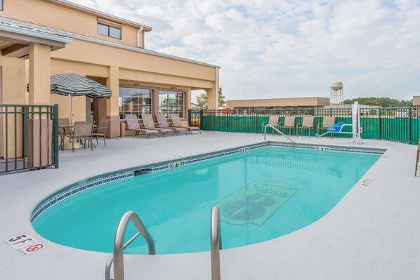 Seasonal outdoor pool