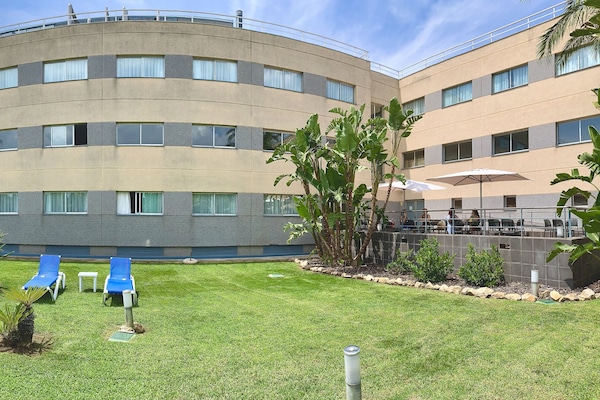 Habitación, 1 cama de matrimonio grande, vistas a la piscina | Terraza o patio