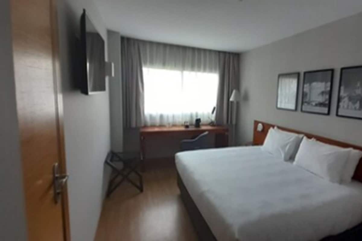 In-room safe, desk, blackout drapes, soundproofing