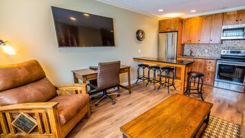 Caja de seguridad en la habitación, escritorio y cortinas blackout