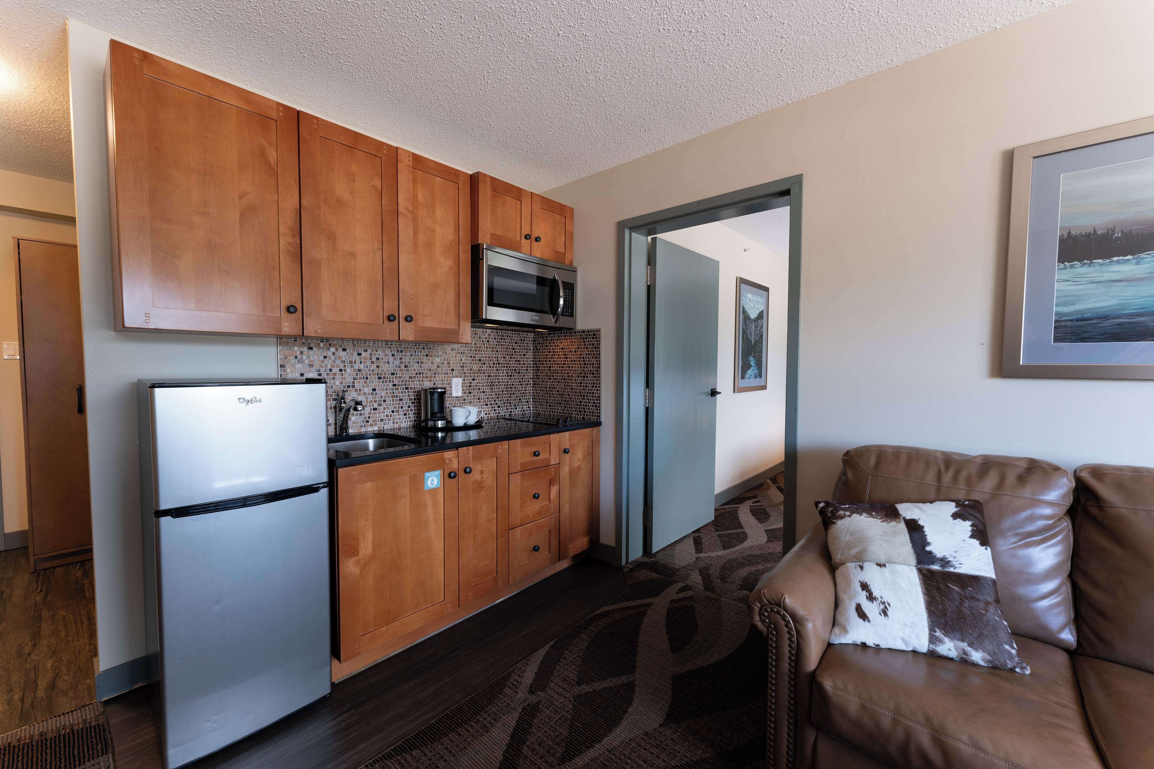 suite, 1 king bed, non smoking, kitchenette (dining table;living room;with sofabed) | 1 bedroom, in-room safe, desk, blackout curtains