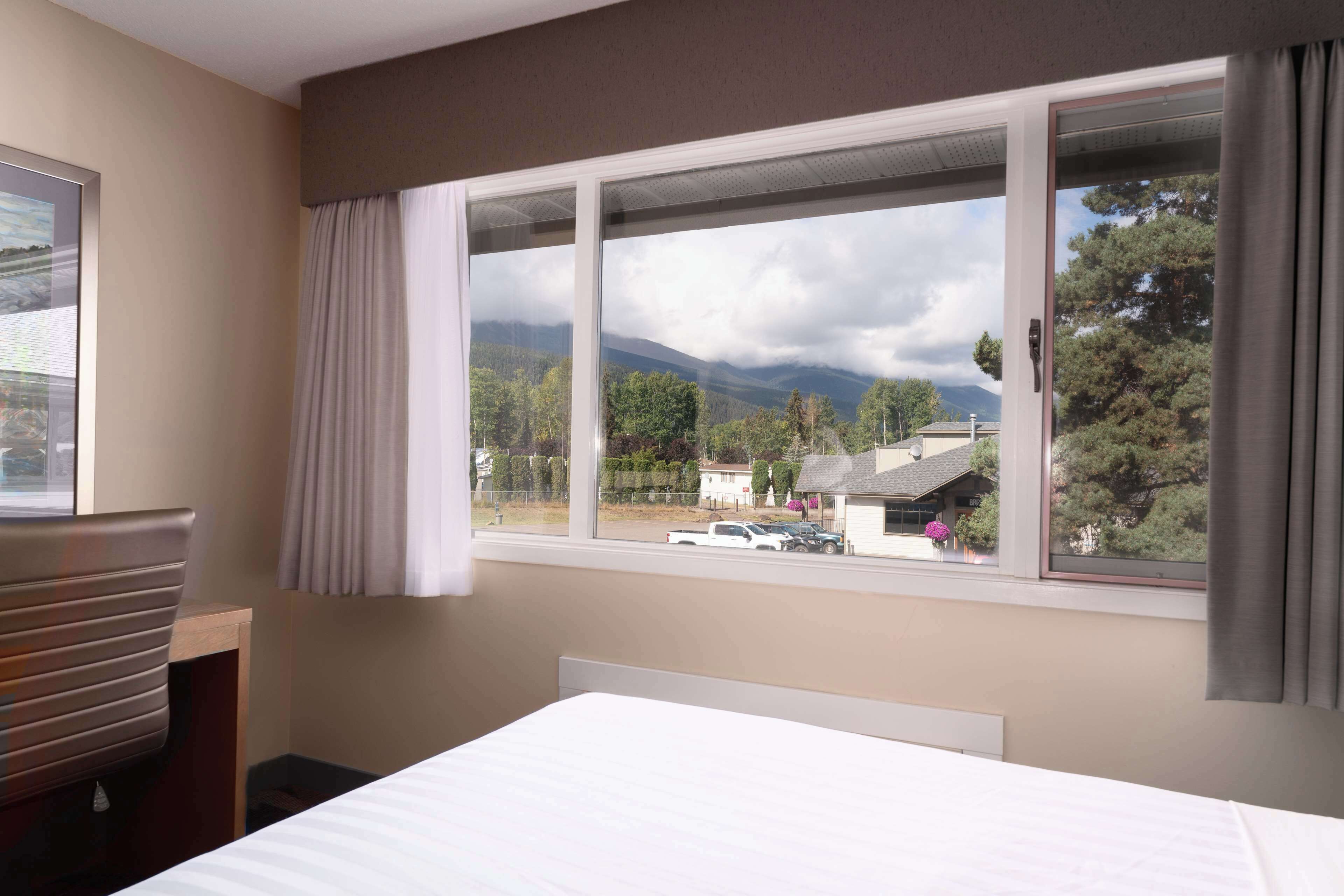 standard room, 2 queen beds, non smoking, mountain view | 1 bedroom, in-room safe, desk, blackout curtains