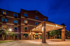 Exterior - Best Western Plus The Woodlands (The Woodlands)