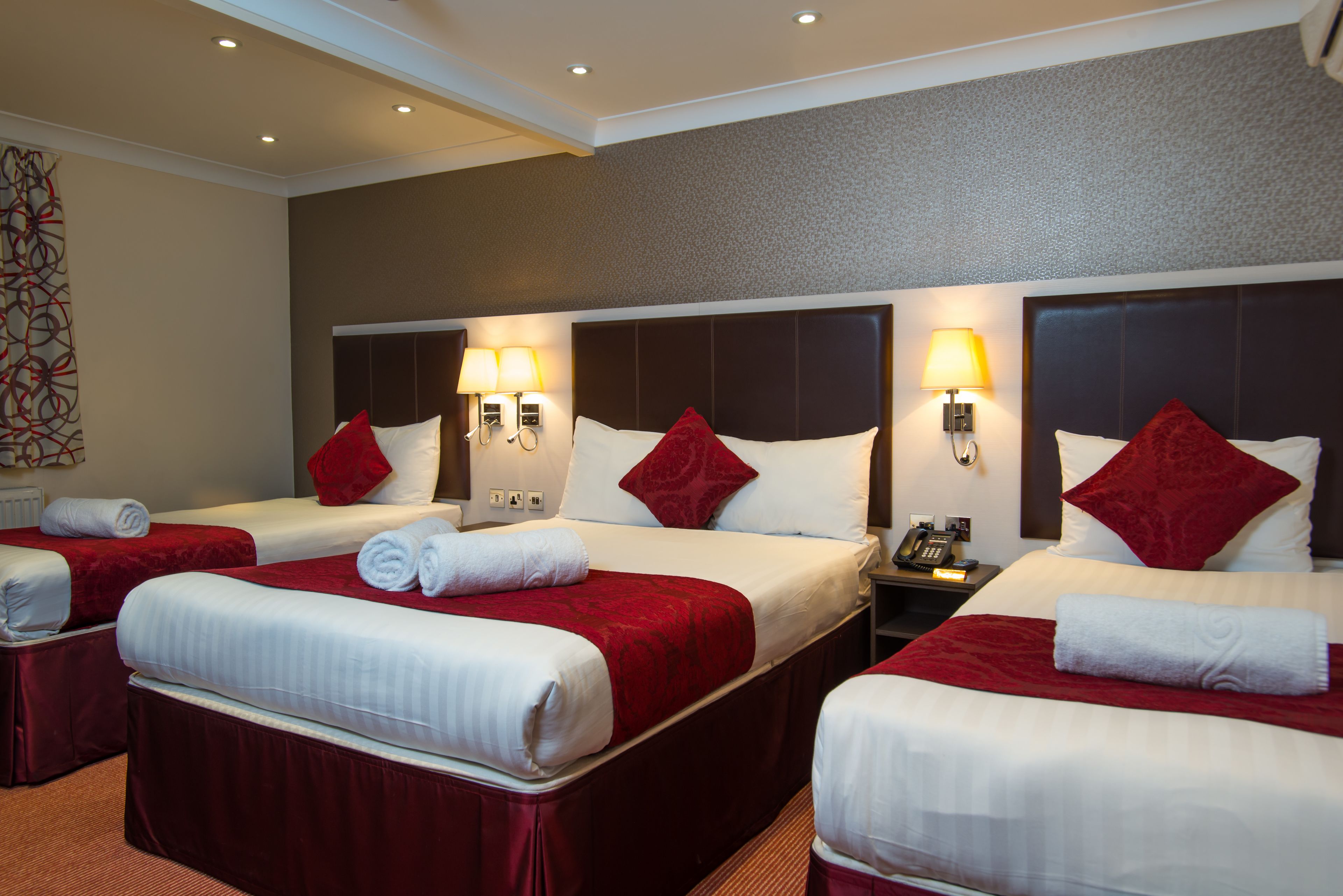 Dobbeltrom – standard, ikke-røyk | Safe på rommet, skrivebord, barnesenger (inkludert) og wi-fi (inkludert)