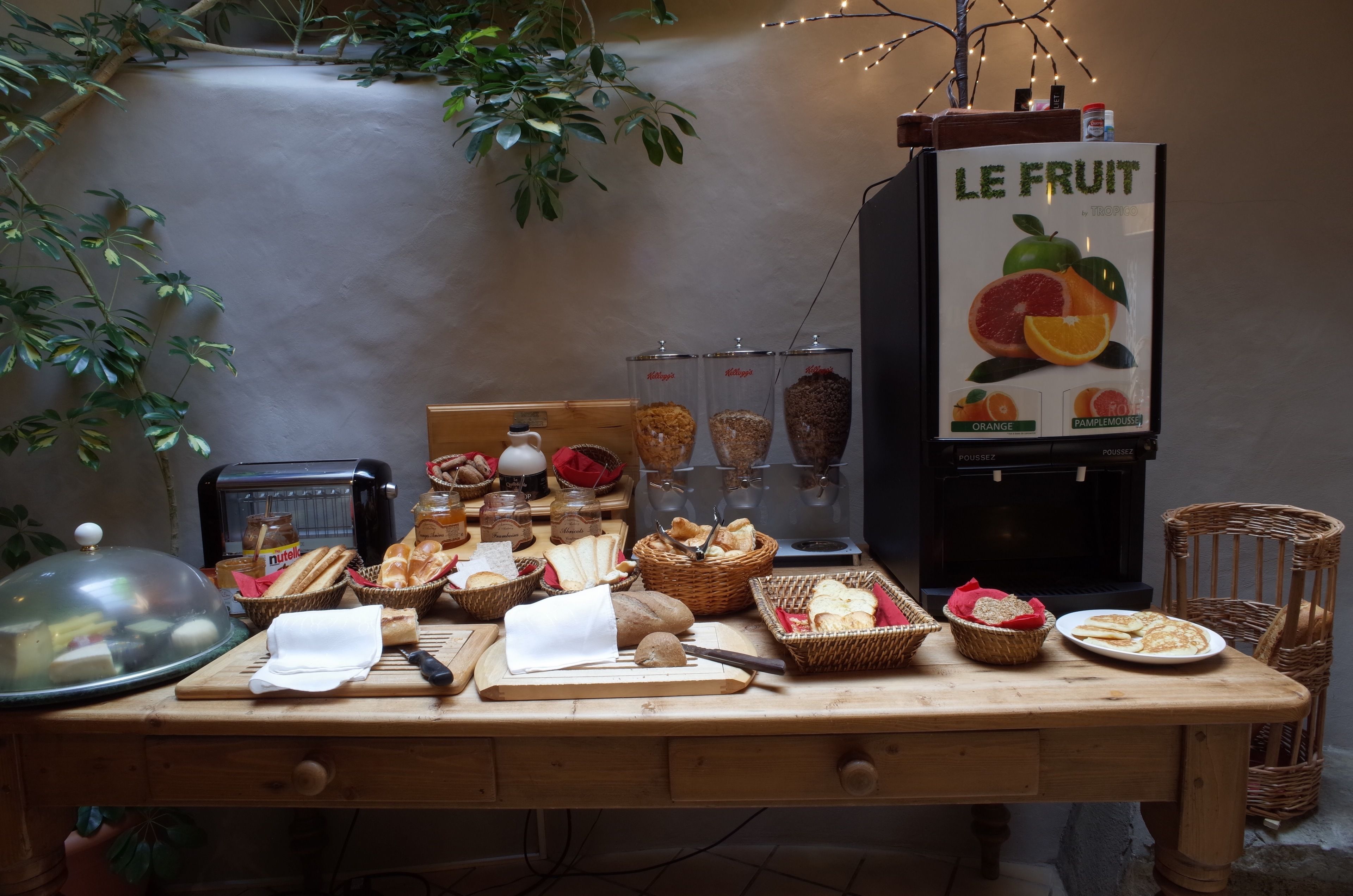 Frokostbuffé hver dag (EUR 14 per person)