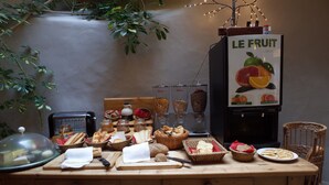 A breakfast buffet with various breads, pastries, and condiments. - Hotel des Marquisats Annecy (Annecy)