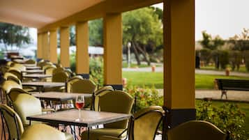 Se sirven desayunos, almuerzos, cenas y cocina portuguesa