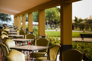 Breakfast, lunch and dinner served  - Vila Gale Alentejo Vineyards Hotel - Clube de Campo (Beja)