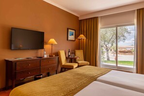 Minibar, desk, blackout curtains, free WiFi - Vila Gale Alentejo Vineyards Hotel - Clube de Campo (Beja)