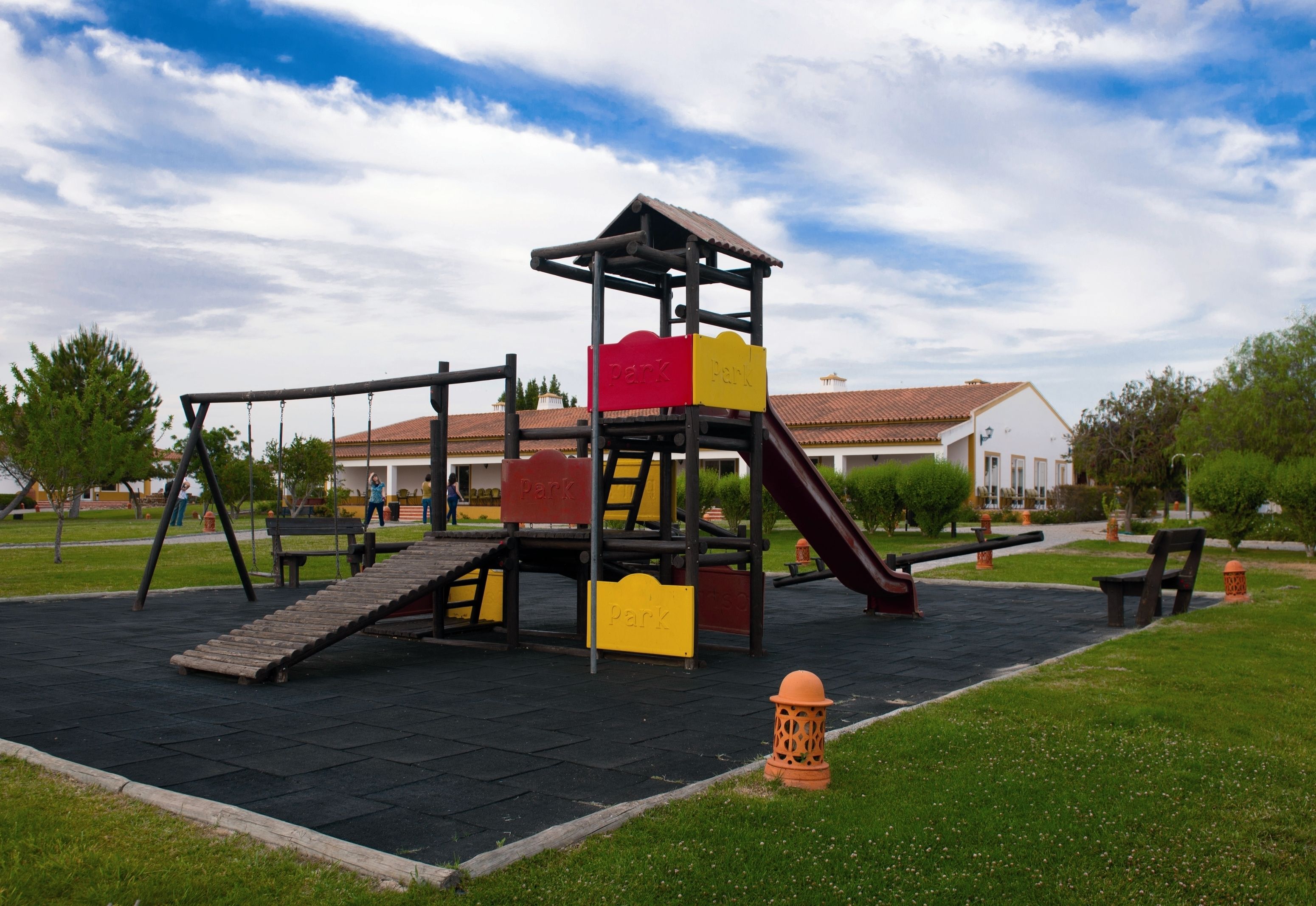 children’s play area – outdoor