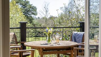 Castle Lodge | Terrace/patio