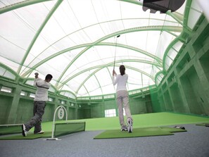 Campo de prácticas de golf cubierto