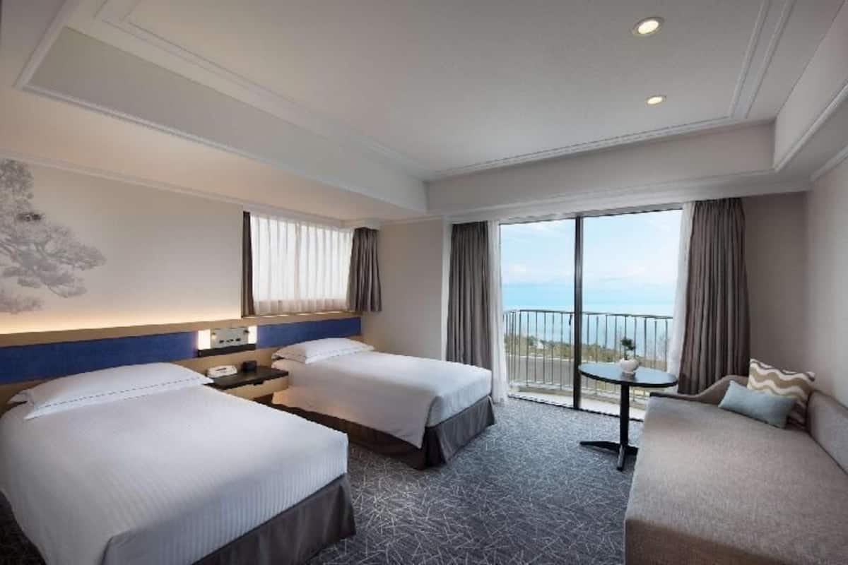 In-room safe, laptop workspace, WiFi, bed sheets