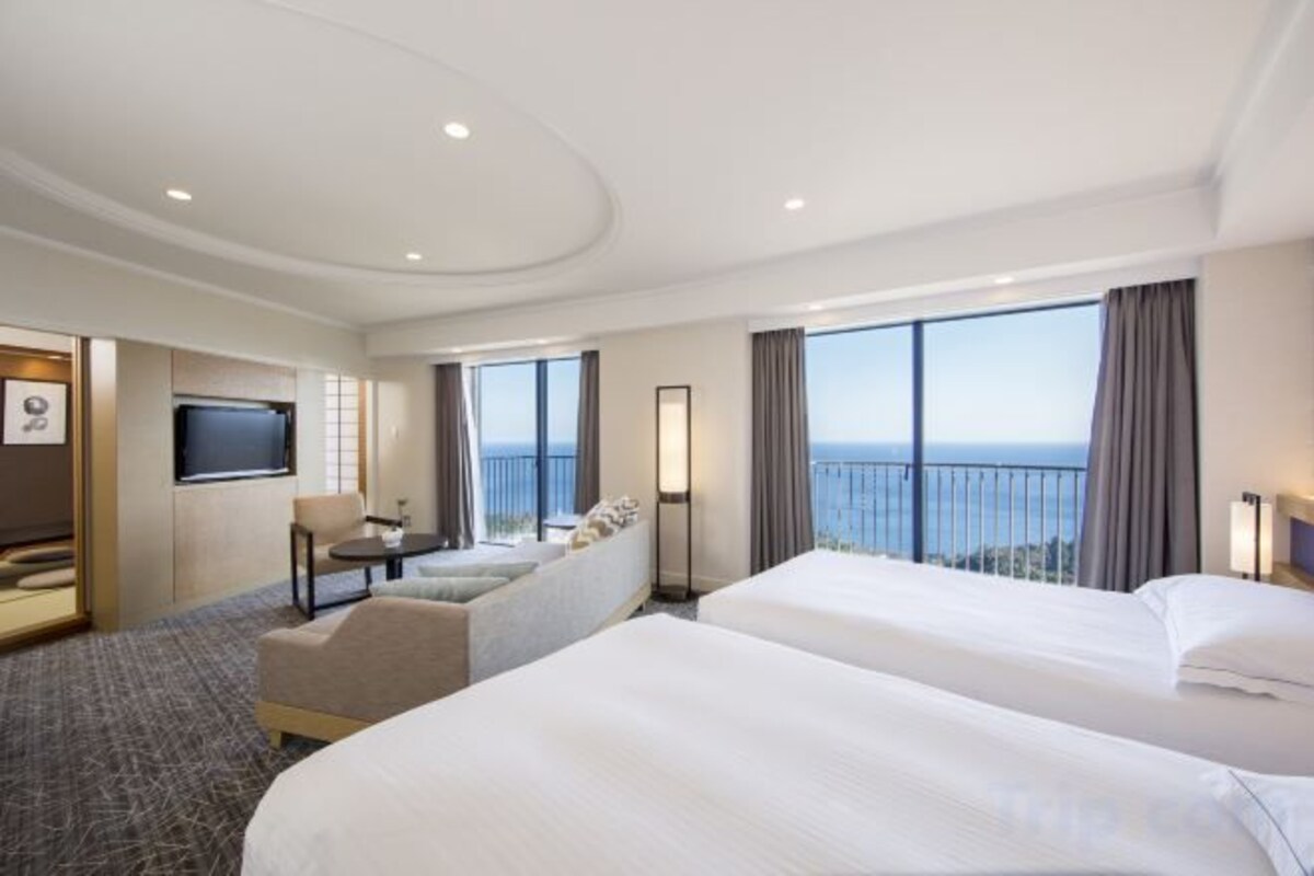Japanese Western Premium Suite