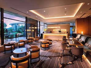 Saguão/lounge, vistas para o jardim, aberto todos os dias