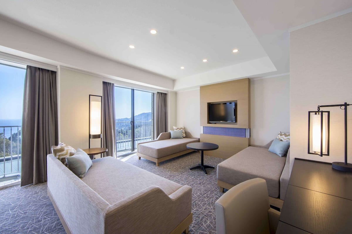 hilton premium suite room | 1 bedroom, in-room safe, wifi, bed sheets