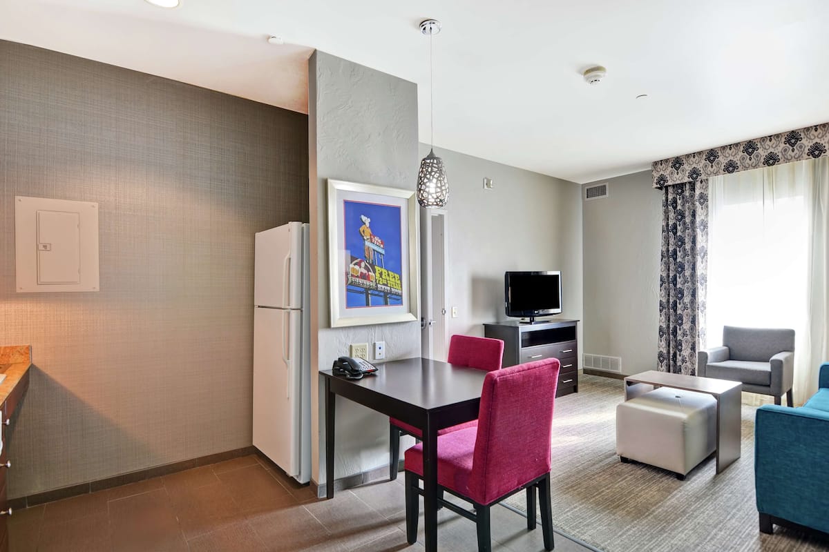 Phòng Suite, phù hợp cho người khuyết tật, không hút thuốc | Chăn bông, nệm Select Comfort, bàn ủi/dụng cụ ủi quần áo 