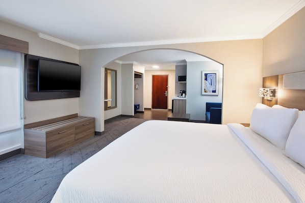 Desk, iron/ironing board, free cots/infant beds, free WiFi - Holiday Inn Express Sumter by IHG (Sumter)