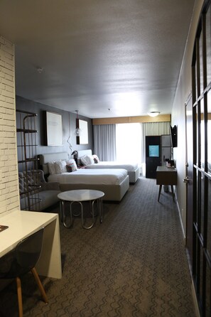 Bureau, rideaux occultants, fer et planche à repasser, Wi-Fi gratuit