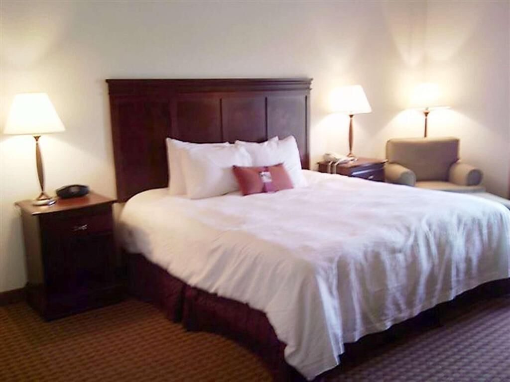 Down comforters, in-room safe, desk, laptop workspace