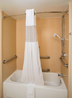 Studio, 1 King Bed, Accessible, Non Smoking | Bathroom | Free toiletries, hair dryer, towels